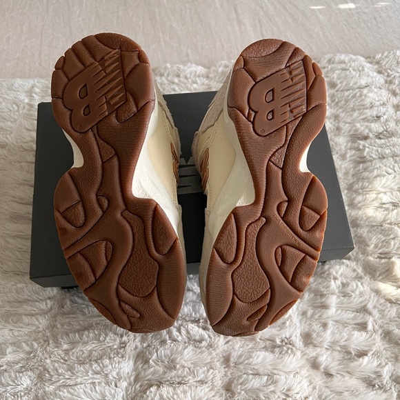 New Balance 650 x No Vacancy Inn - Picture 7 of 9